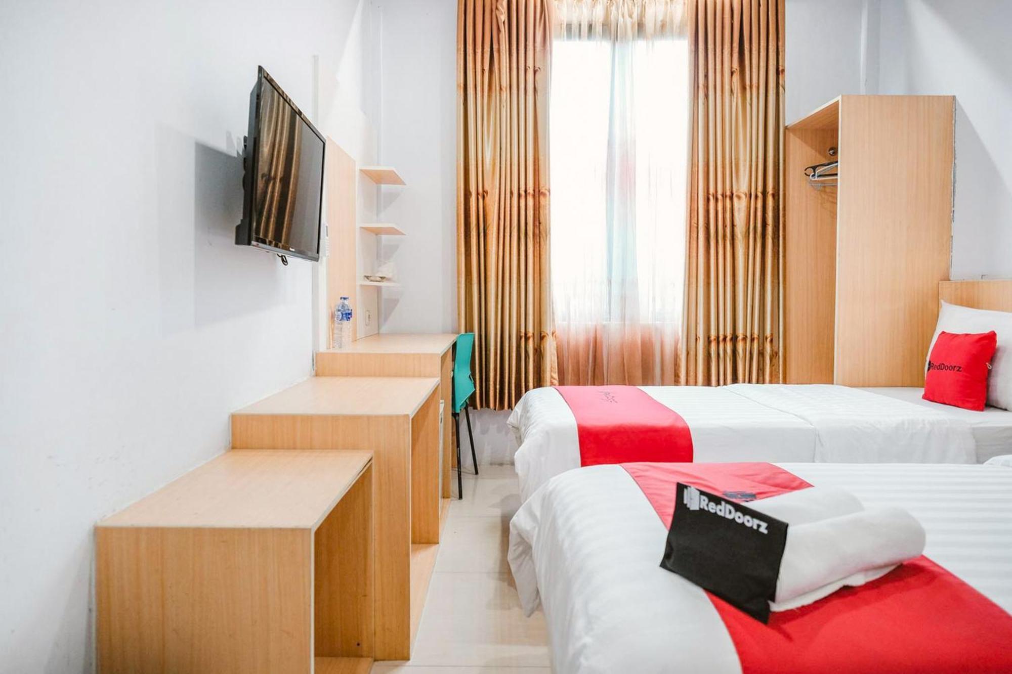Reddoorz Premium At Hotel T-One Jambi Tanjungjohor Exterior foto