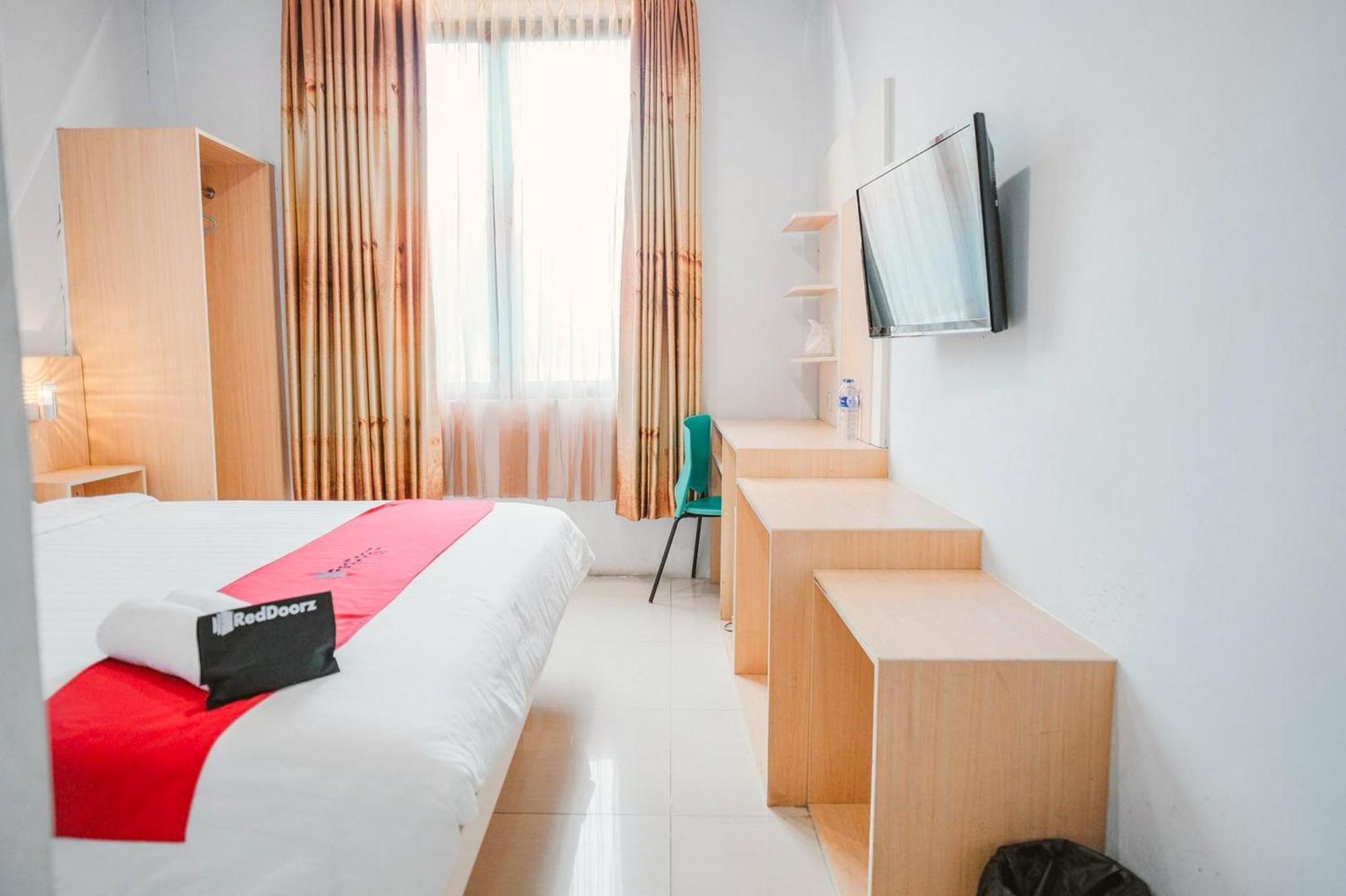 Reddoorz Premium At Hotel T-One Jambi Tanjungjohor Exterior foto