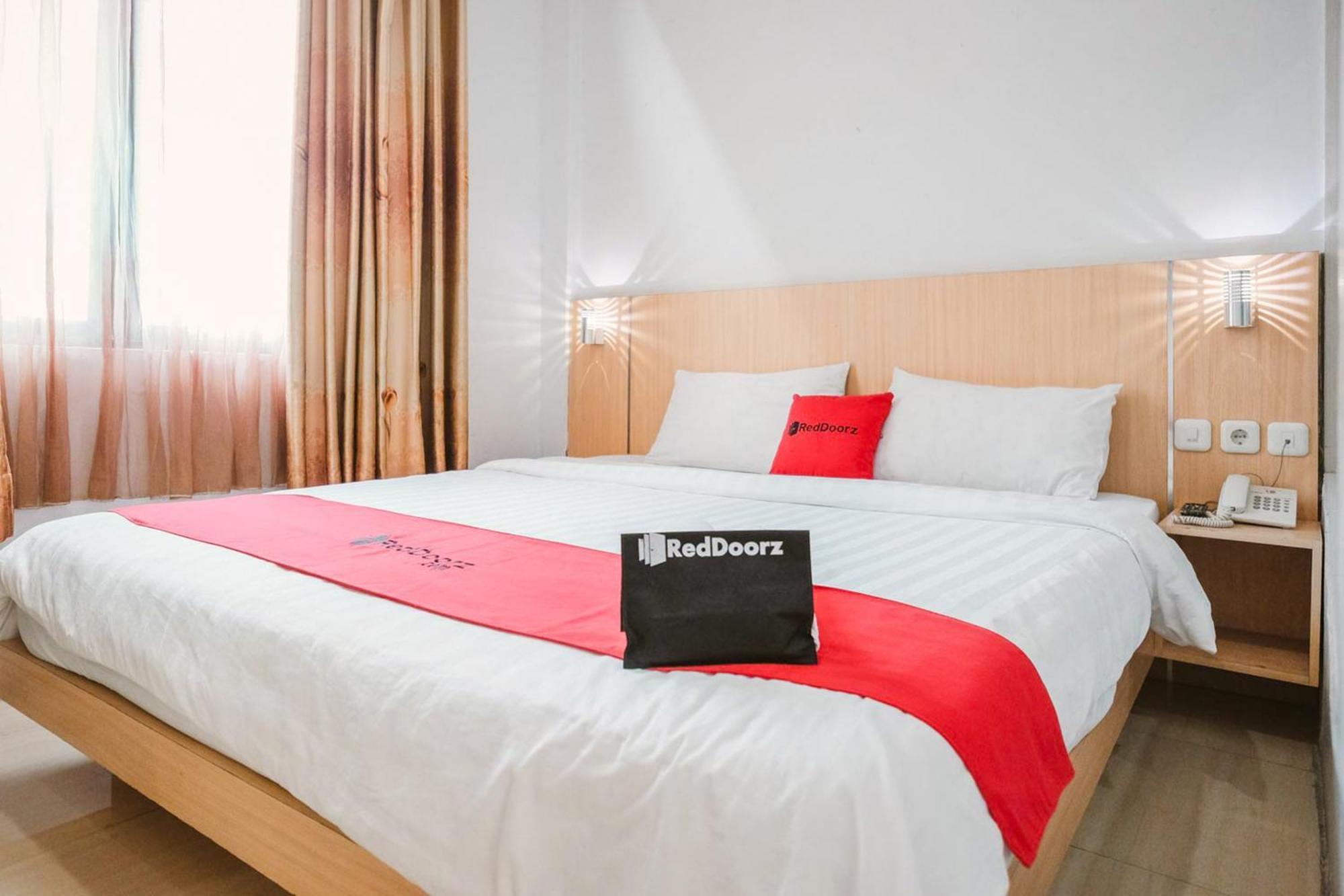 Reddoorz Premium At Hotel T-One Jambi Tanjungjohor Exterior foto