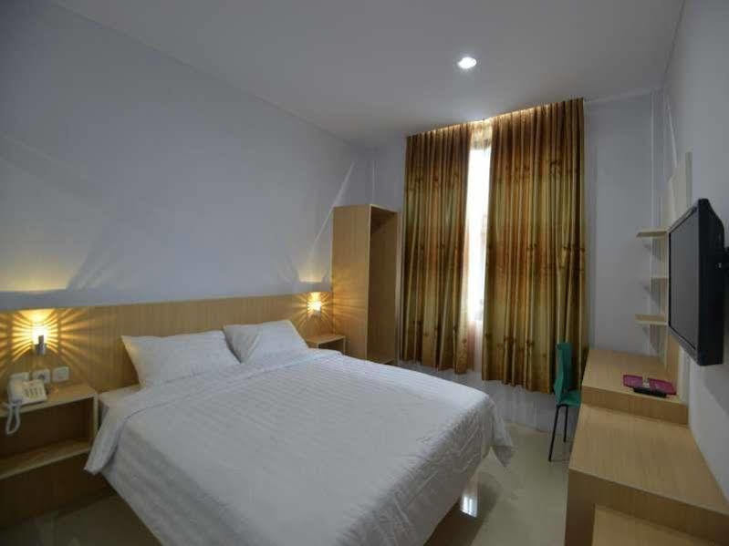 Reddoorz Premium At Hotel T-One Jambi Tanjungjohor Exterior foto